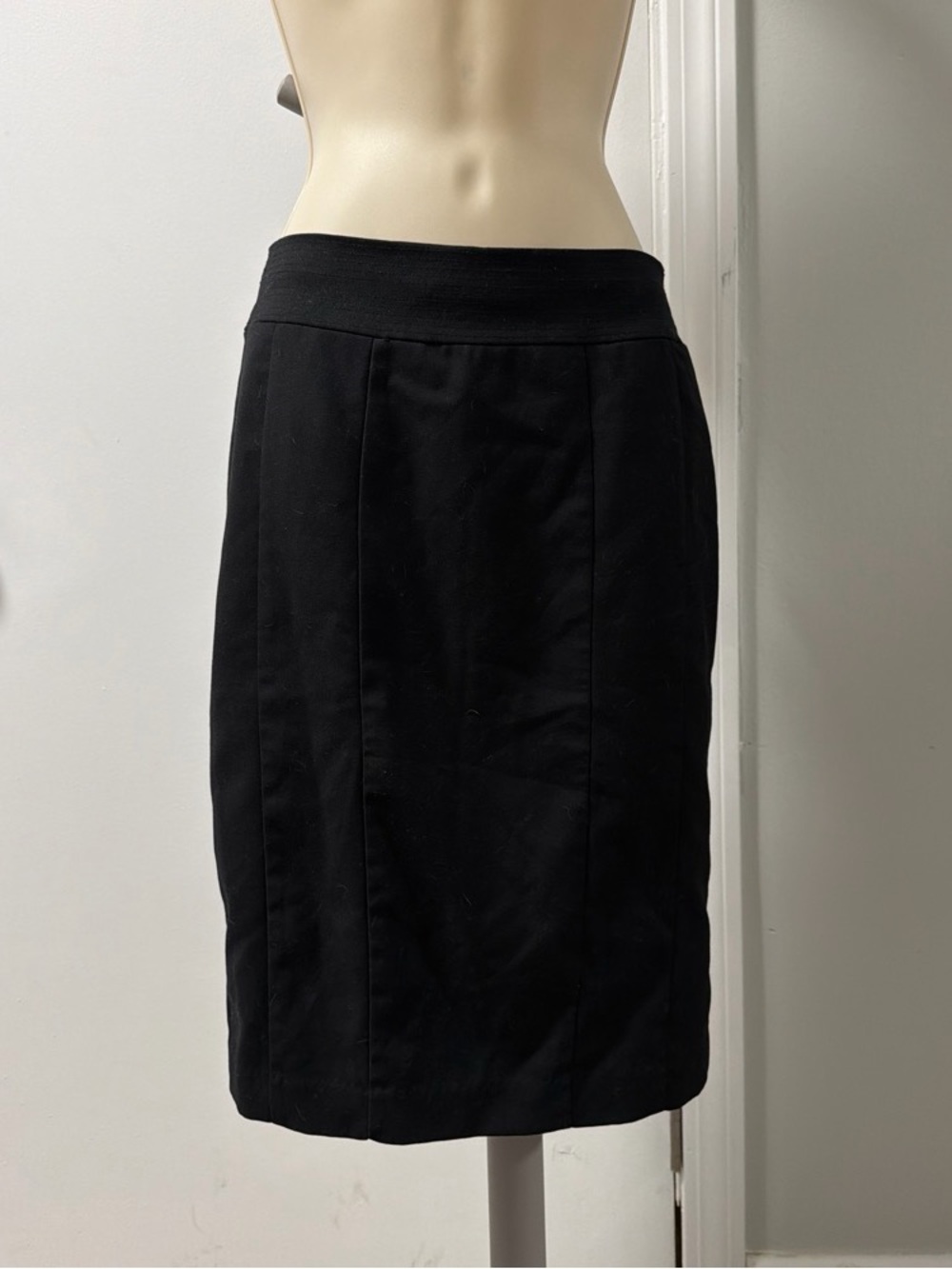 H&M Black Pencil Skirt - Sleek Panel Detail